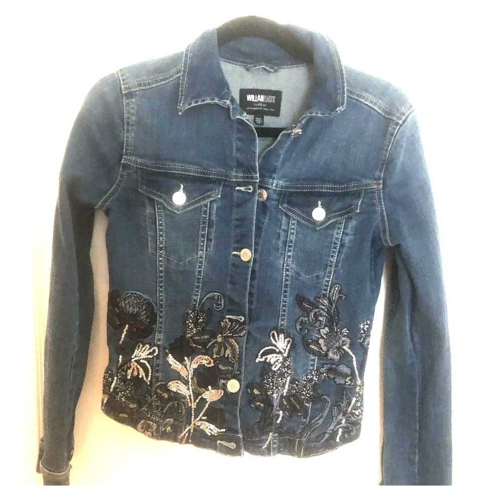 Fitted denim jacket with flower embroidery
